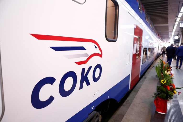 Sutra veliki prosvjed u Srbiji. Zaustavljen promet vlakovima zbog "dojave o bombama"