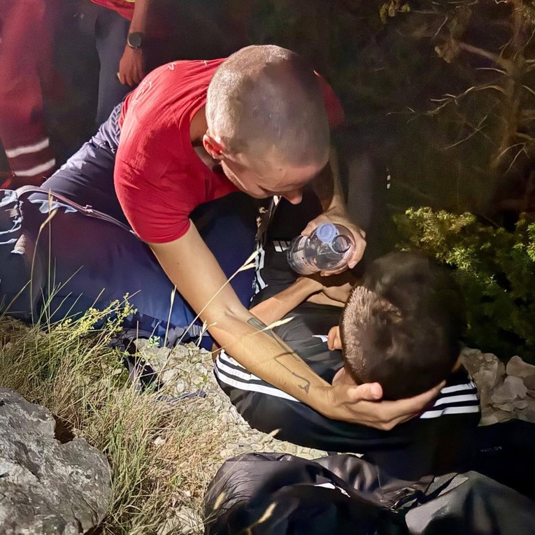 HGSS spasio mladi par koji je na Biokovu ostao bez vode na 36 stupnjeva
