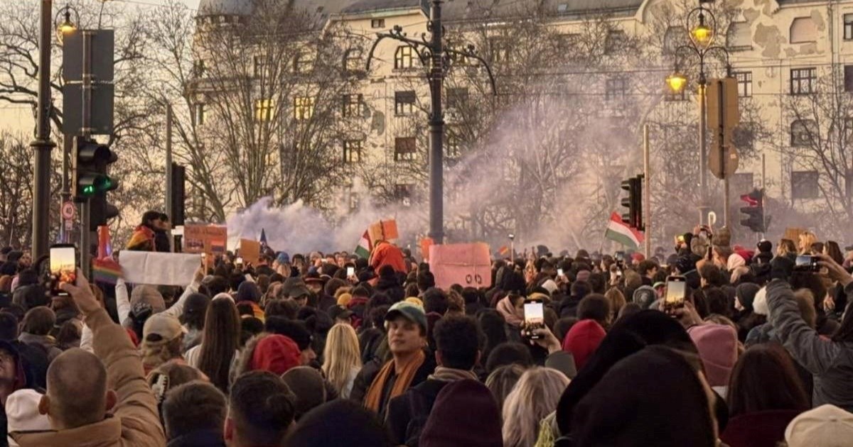 Orban i službeno zabranio Pride, prosvjednici blokirali most u Budimpešti