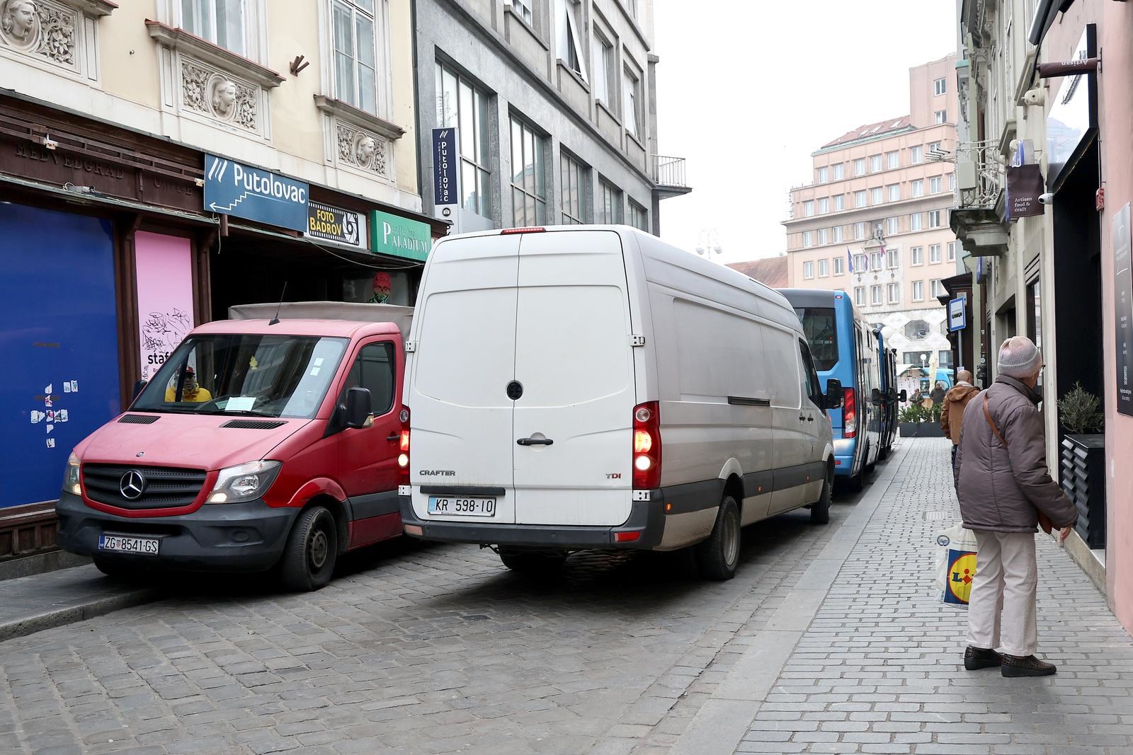 Policija u Zagrebu kaznila 63 dostavljača zbog nepropisnog parkiranja