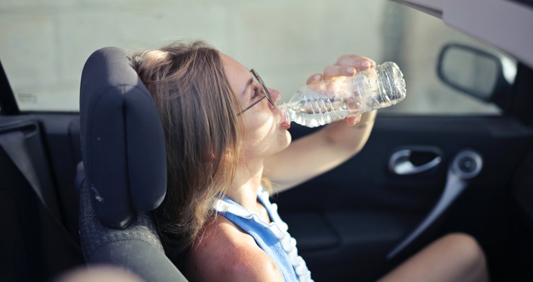 Stručnjaci tvrde: Hladna voda vam može pomoći da brže sagorijevate kalorije