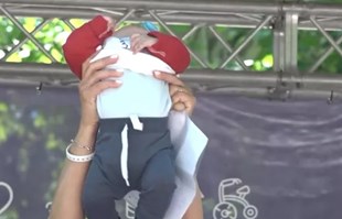 Predsjednica udruge na "Hodu za život" mahala tuđom bebom
