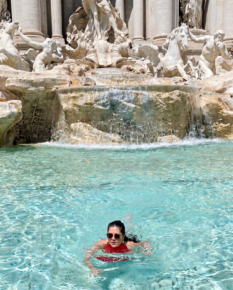 Snimala se za društvene mreže u Fontani di Trevi, zaštitari je izvukli van