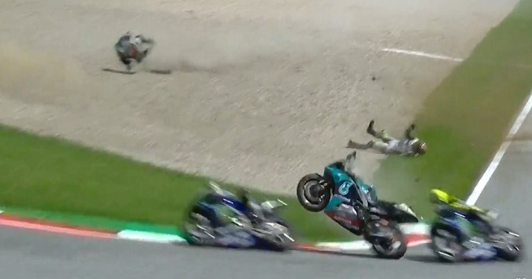 Strašan sudar na Moto GP utrci. Pogledajte kako je Rossi jedva izbjegao tragediju