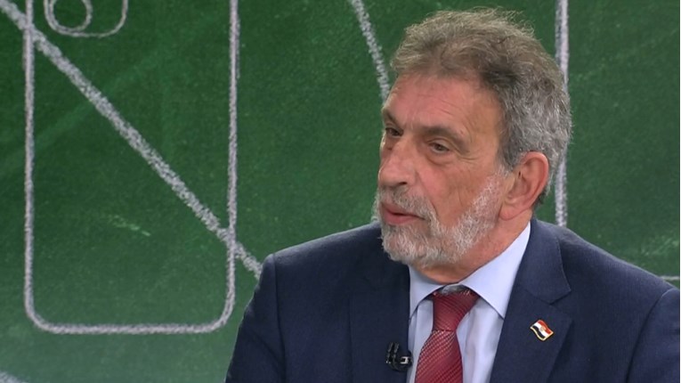 Uskoro zabrana mobitela u školama. Ministar otkrio detalje