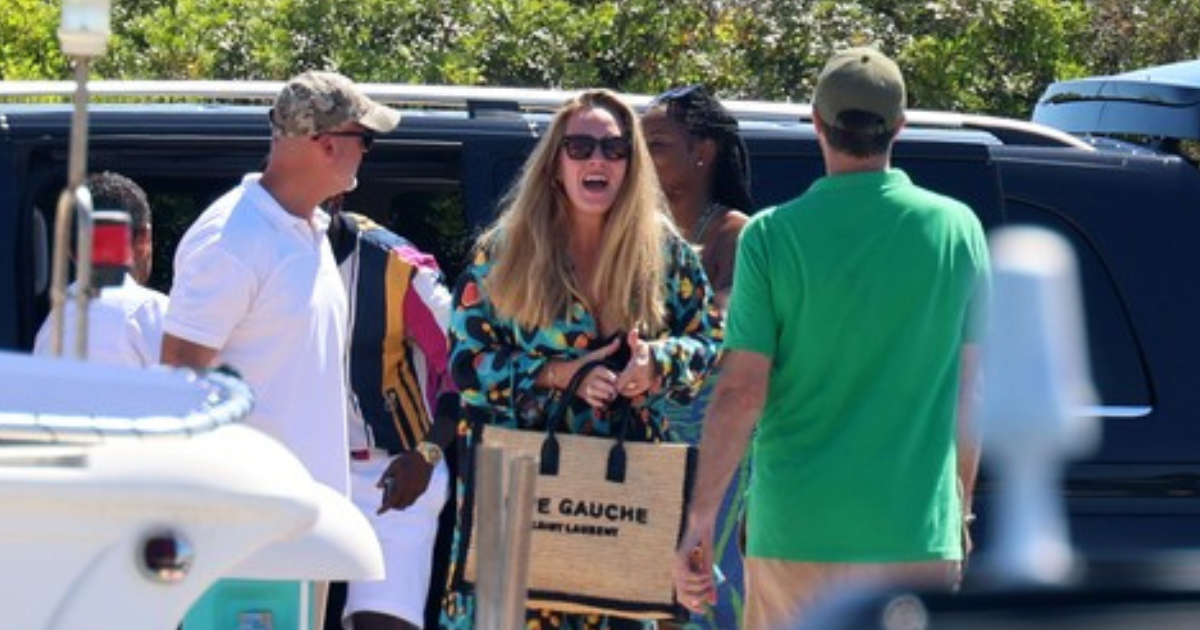 Adele s dečkom ljetuje u Italiji, fotografi ih snimili u ležernom izdanju