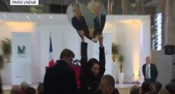 Presica Le Pen prekinuta jer je prosvjednica podignula fotku nje i Putina u srcu
