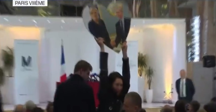 Presica Le Pen prekinuta jer je prosvjednica podignula fotku nje i Putina u srcu