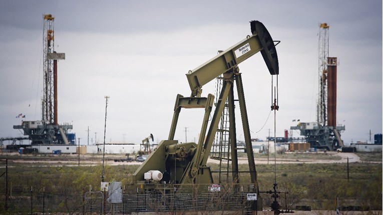 Cijene nafte pale za više od 2 posto, ulagači strahuju od drugog vala