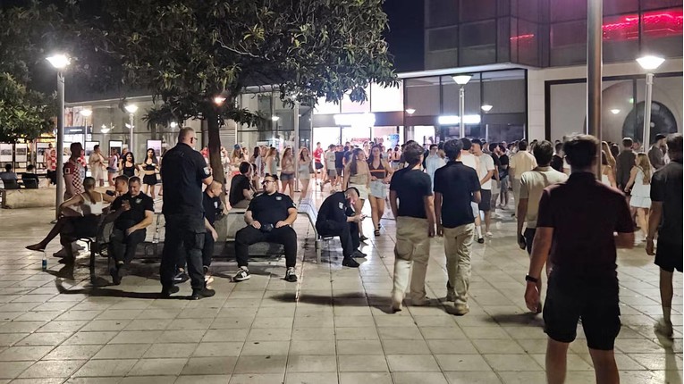 Englezi slavili u srcu Splita, u jednom trenu postalo napeto