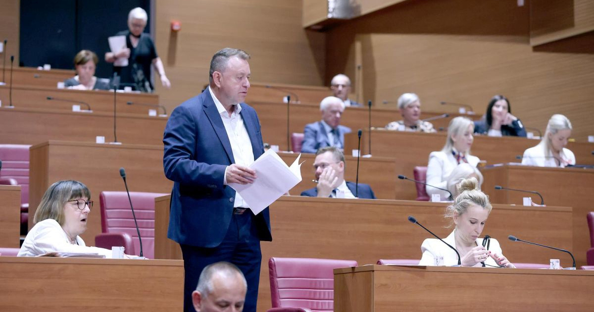 Pupovac traži obnovu Doma ZAVNOH-a u Topuskom. DP-ovac: Osudite komunizam