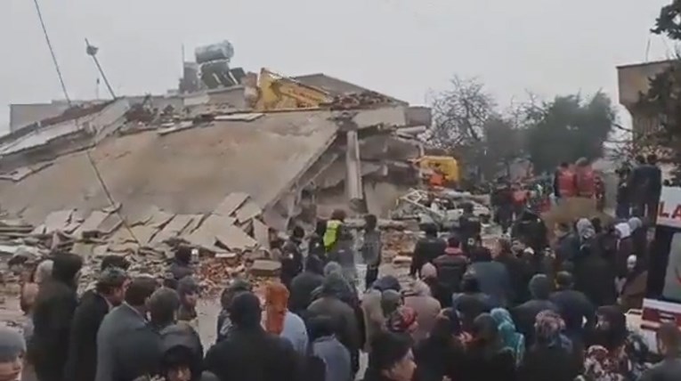 VIDEO Katastrofa u turskom gradu: Srušeni bolnica i učenički dom, deseci zatrpanih