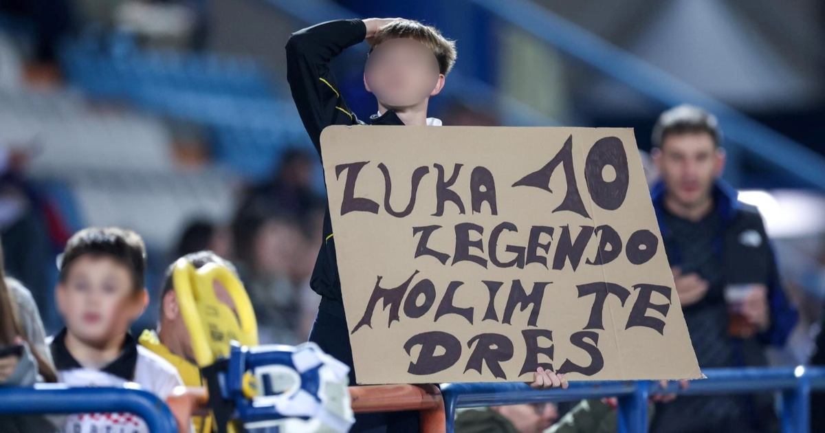 Mladi navijač u Varaždin donio plakat za Modrića: 