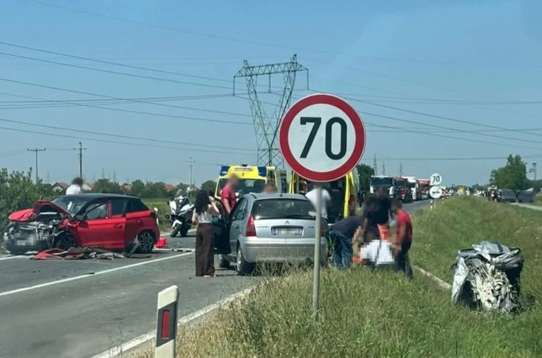 FOTO Težak sudar kod Osijeka. Sedam ozlijeđenih, dvoje kritično. Oglasila se policija
