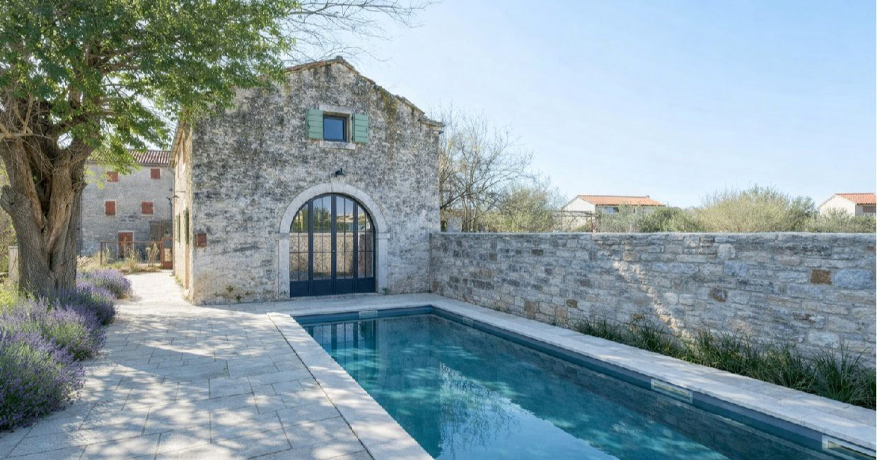 Moderna kuća na Braču s dva stana prodaje se za 320.000 eura