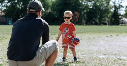 Kada bi dijete trebalo početi nositi sunčane naočale? Evo što kažu stručnjaci
