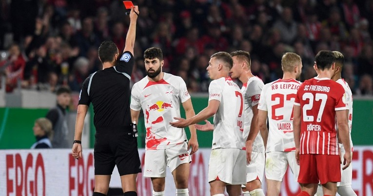 Gvardiol dobio crveni karton u 58. minuti polufinala njemačkog Kupa