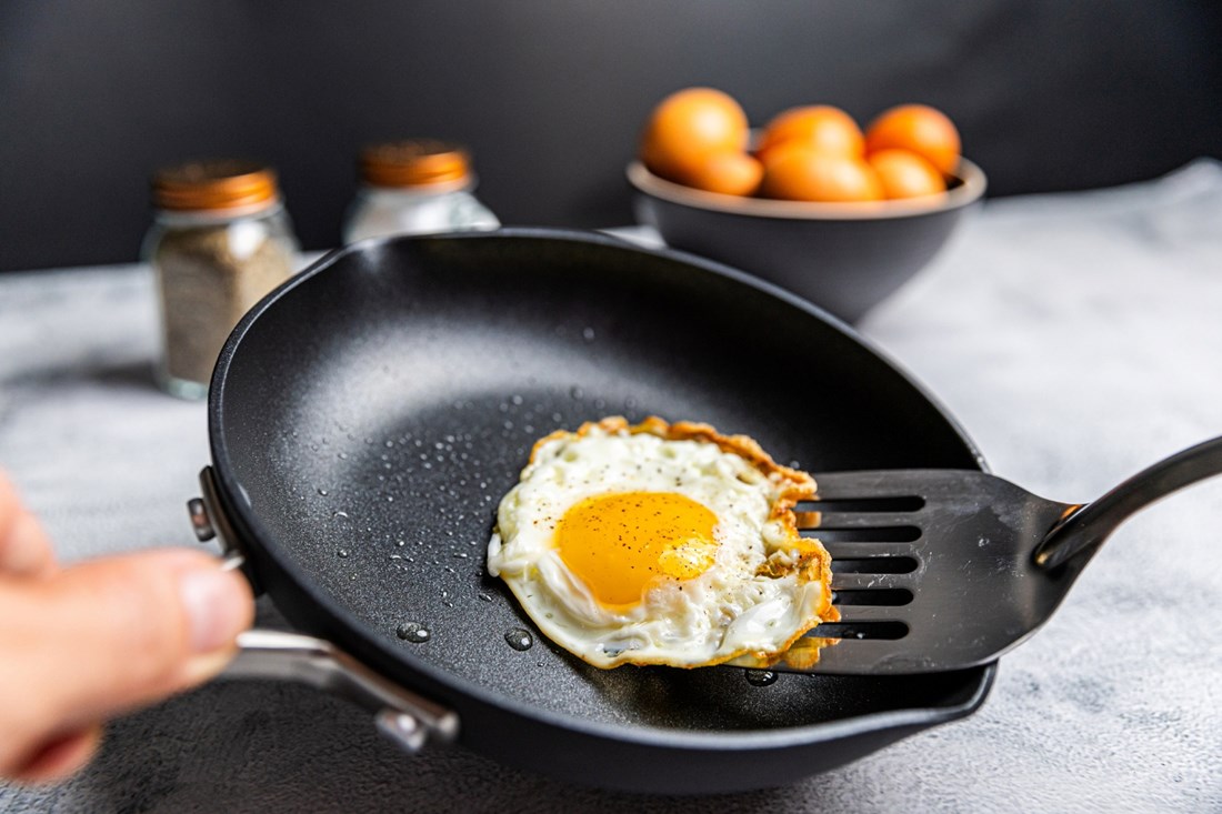 3 kuhinjska pomagala koja uništavaju vaše posuđe od lijevanog željeza