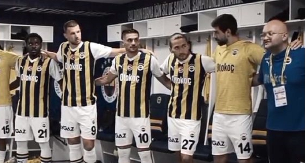 Kapetan Džeko je držao govor, ali nitko nije gledao ni slušao njega