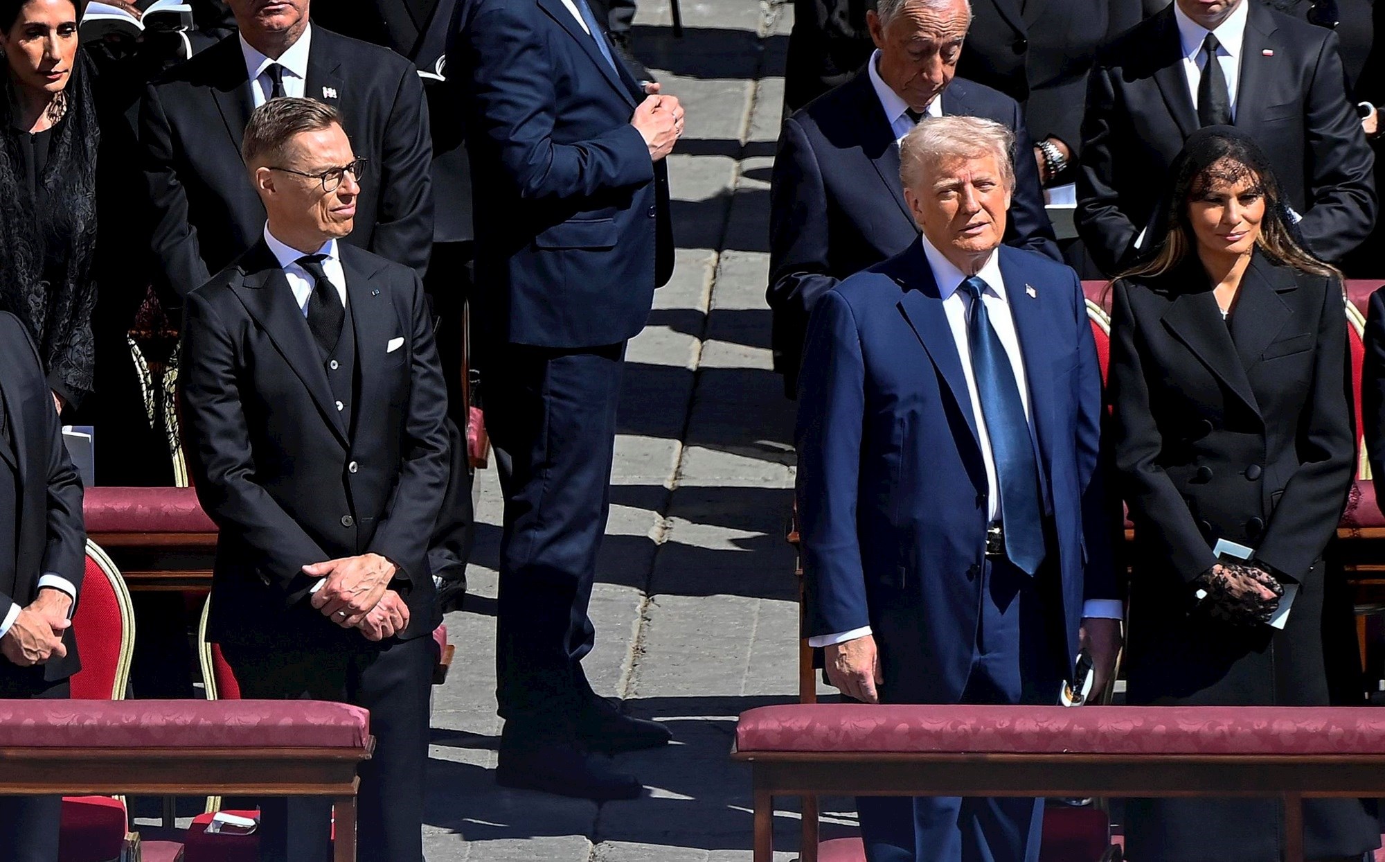 Trump na sprovodu sjedi između žestokih pristaša Ukrajine