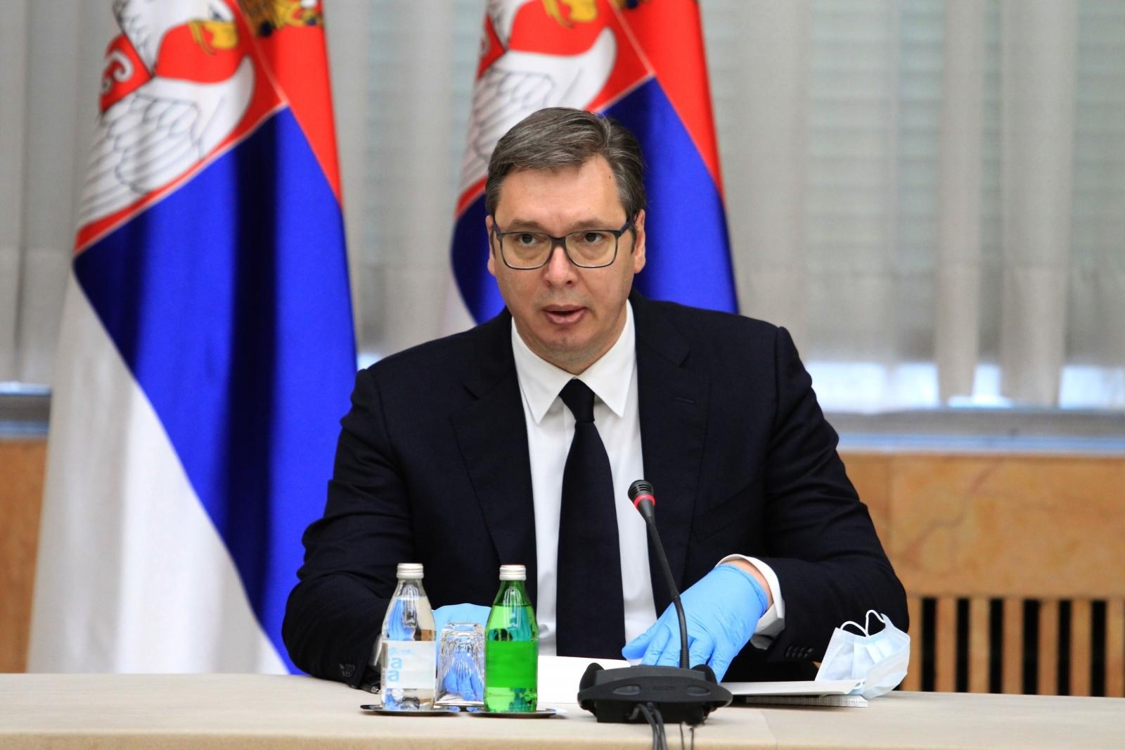 Za Vučićevih 100 eura već prvi dan se prijavilo milijun ljudi
