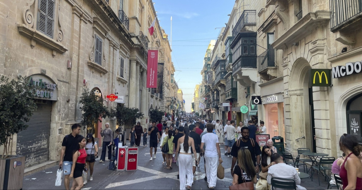 Ovaj mediteranski otok preplavili su turisti, a najgore tek dolazi