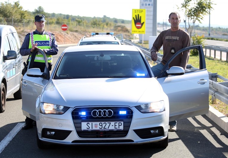 Kaštelima jurio skoro 190 km/h, odveden u policiju