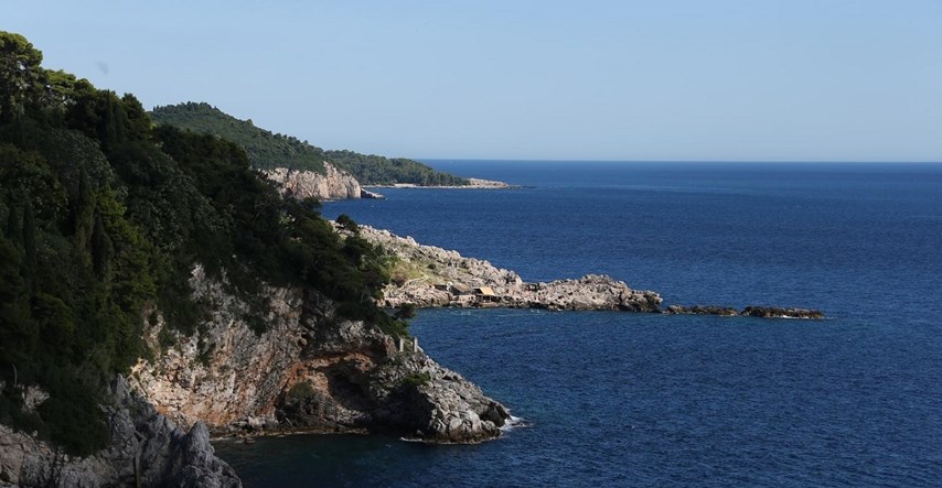 Muškarac kod Dubrovnika sačmaricom ubio psa i bacio njegovo tijelo na stijene