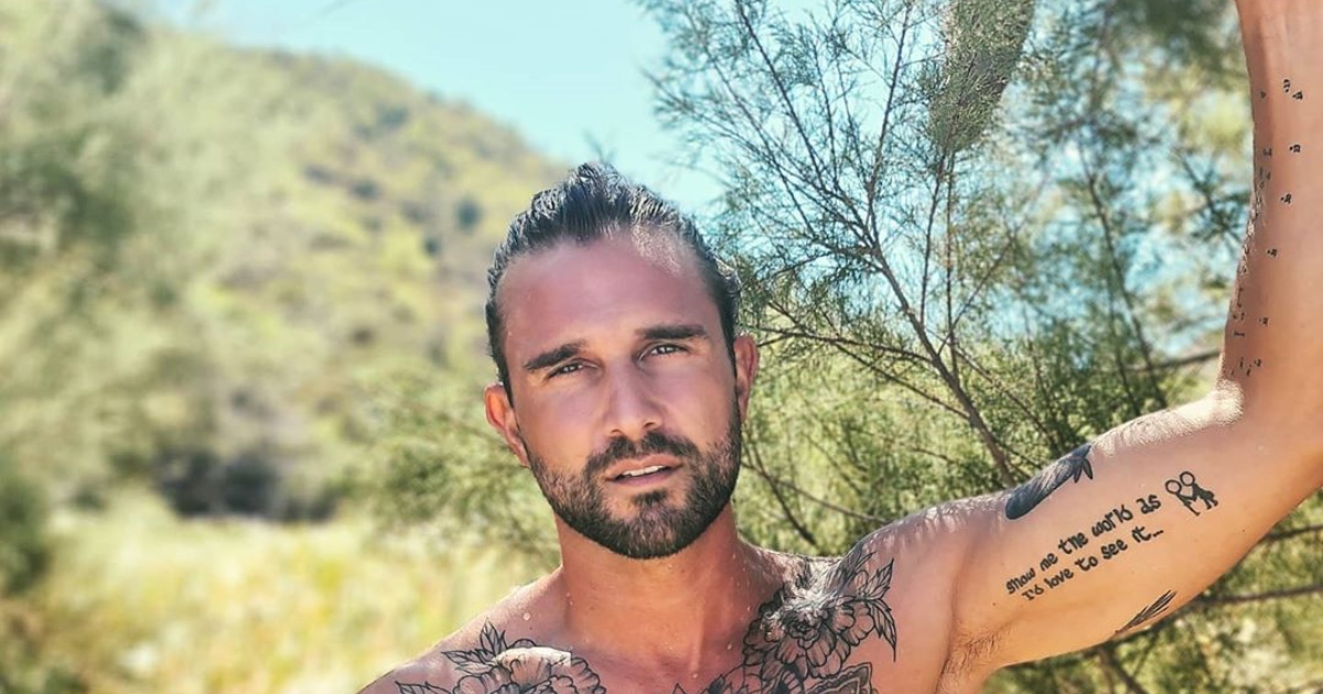 Luka Nižetić pozirao kao Robinson Crusoe, žene fascinirao prizor