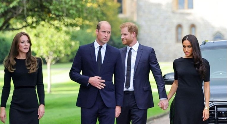 Princ William navodno je Harryju poslao poruku u zadnji tren i pozvao ga u dvorac