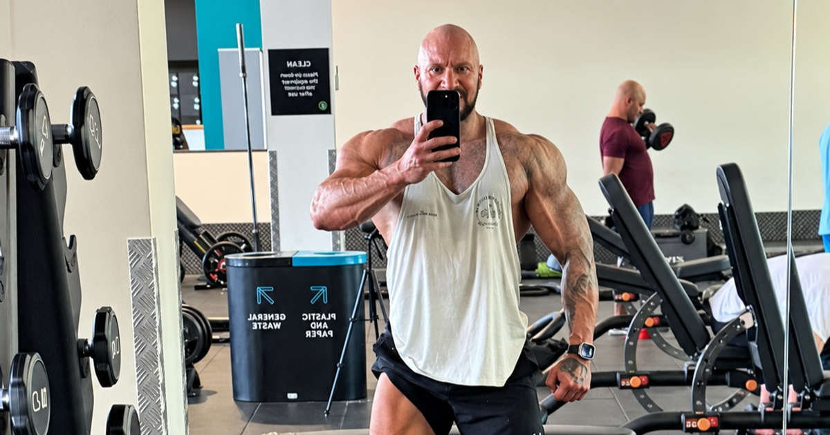 Bodybuilder (33) se srušio na pozornici i umro. Bio mu je rođendan