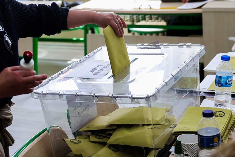Dvoje glasača i promatrač umrli na biračkim mjestima u Turskoj od srčanog udara