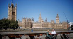Gornji dom britanskog parlamenta u 2023. potrošio gotovo 104.000 eura na šampanjac