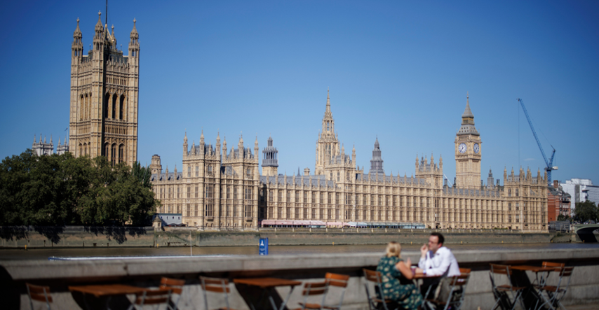 Gornji dom britanskog parlamenta u 2023. potrošio gotovo 104.000 eura na šampanjac