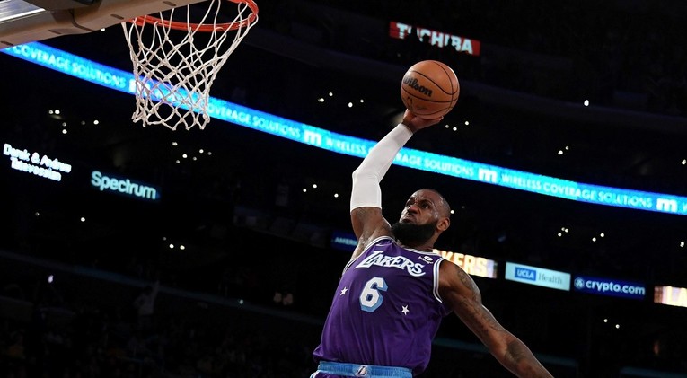 Nova čudesna partija LeBrona Jamesa. Doveo je Lakerse do važne pobjede