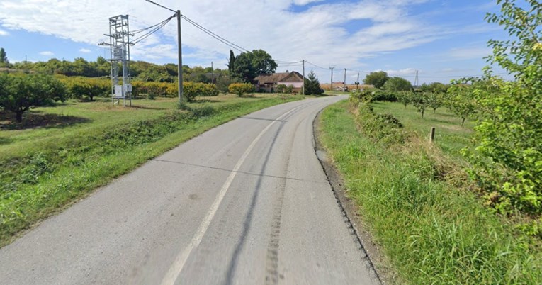 Slavonka pala s bicikla i udarila glavom u stup. Preminula na putu do bolnice