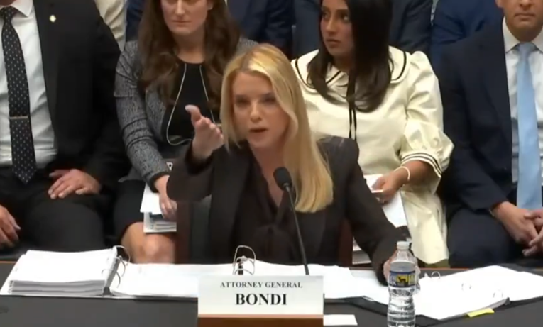 Trumpovu tužiteljicu rešetali o Epsteinu. Ona: Burza raste. Ne znam zašto se smijete