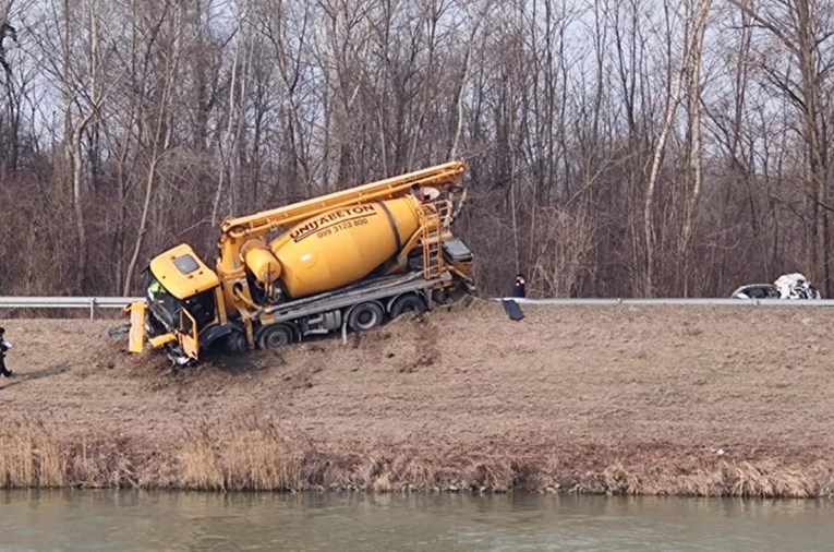 Teška prometna kod Orehovice. Poginula jedna osoba