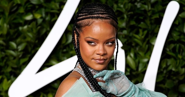 Rihanna povukla tužbu protiv svog oca koju je podigla iz nekoliko razloga