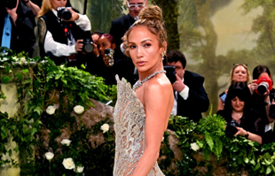 Jennifer Lopez u raskošnoj kreaciji privukla poglede na Met Gali