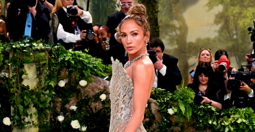 Jennifer Lopez u raskošnoj kreaciji privukla poglede na Met Gali