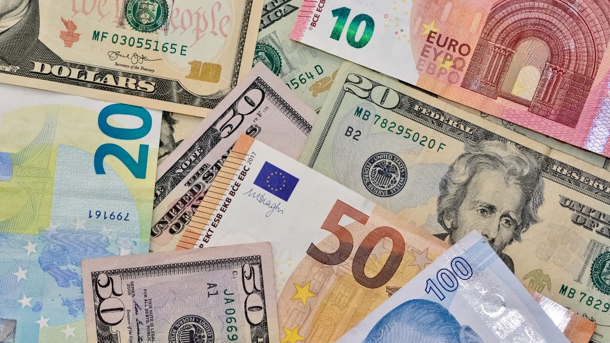 Dolar oslabio prema euru
