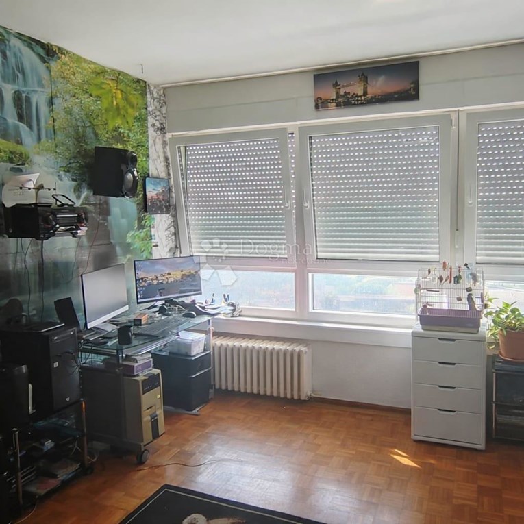 U Utrini se prodaje garsonijera na 16. katu s otvorenim pogledom, cijena 90.000 €