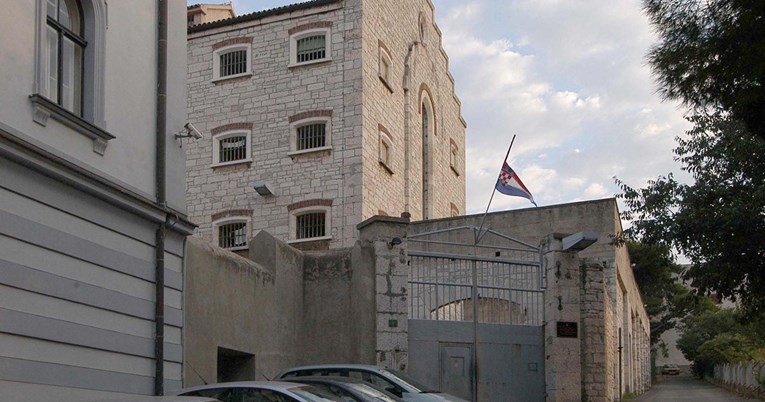 Policijski načelnik nosio sinu drogu u pulski zatvor, majka uništavala dokaze