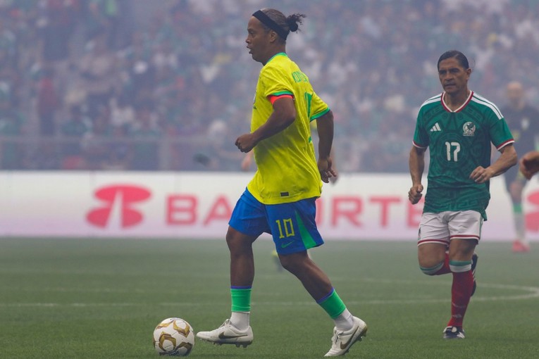 Pogledajte kako je Ronaldinho asistirao Adrianu