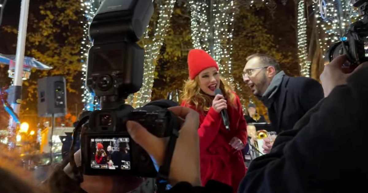 VIDEO Tomašević s čašicom u ruci zapjevao Zvončiće na Zrinjevcu