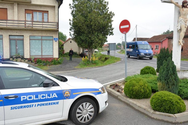 Napali muškarca (38) na igralištu u Đurđevcu, teško ga ozlijedili. Dvojica pritvorena