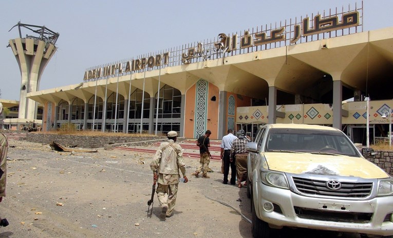 Najmanje 16 poginulih u eksploziji u zračnoj luci u Jemenu