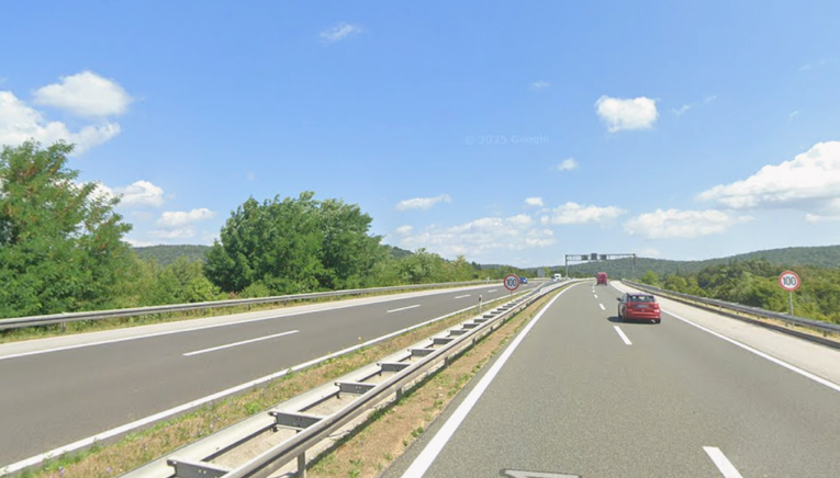 Žena poginula, djeca ozlijeđena: Ljudi stajali na A1 nakon sudara, pomeo ih auto