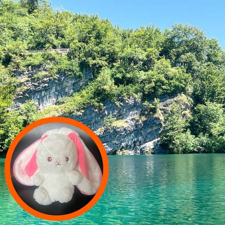 Djelatnici Plitvica pronašli izgubljenog plišanca: "Tužan je. Vlasnici javite se"